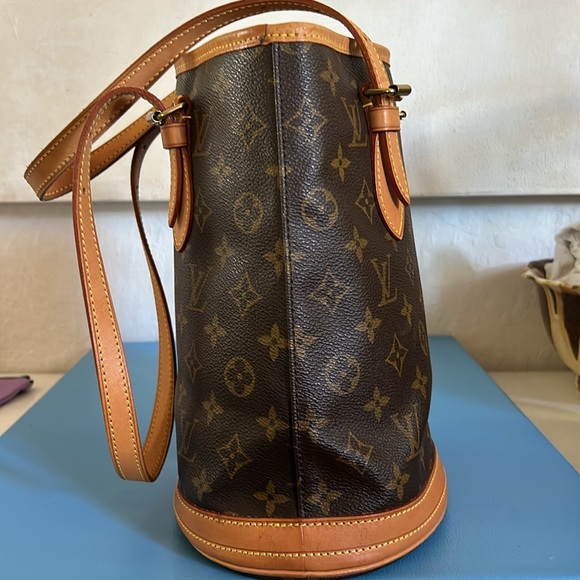 LOUIS VUITON (JUST BECAUSE I WANT TO) BUCKET BAG CRAZY SALEπ₯π₯π₯π₯ - Picture 5 of 16